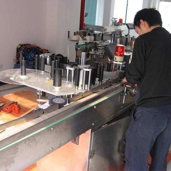 ម៉ាស៊ីនដាក់ស្លាកស្វ័យប្រវត្តិ Siemens PLC ជាមួយម៉ាស៊ីនបំបែកដបសម្រាប់ដបទឹក