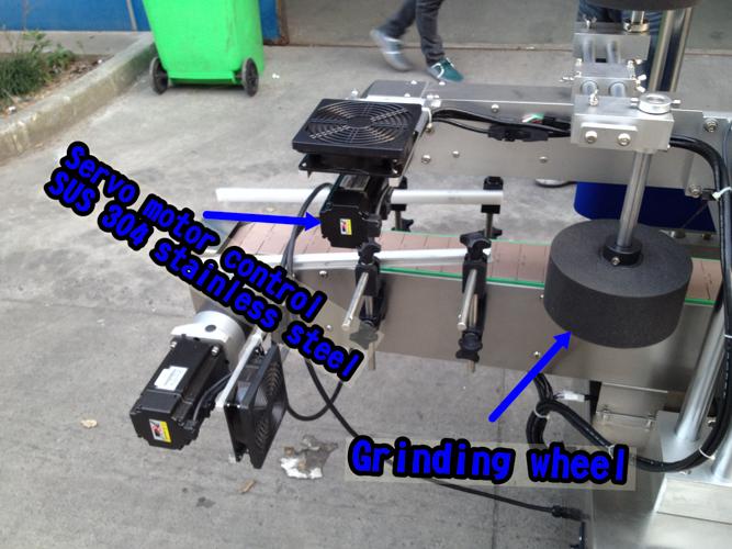 ម៉ាស៊ីនដាក់ស្លាកដបតូចផ្តេក / ម៉ាស៊ីនដាក់ស្លាកស្វ័យប្រវត្តិ