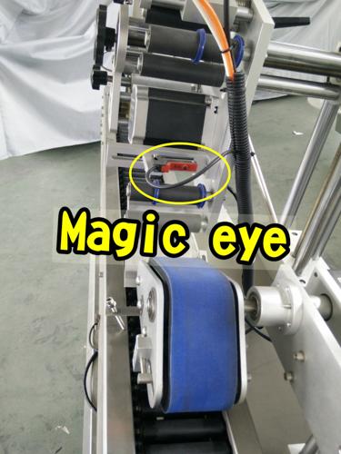 ម៉ាស៊ីនដាក់ស្លាកវ៉ាយវ៉េវដែលមានល្បឿនលឿនសម្រាប់ដាក់ស្លាកម៉ូទ័រម៉ាស៊ីនសម្រាប់ដបមូលតូច