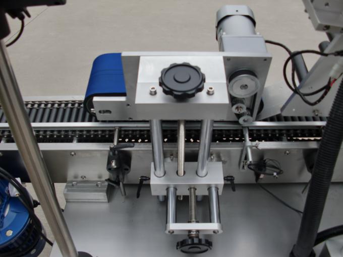 ម៉ាស៊ីនដាក់ស្លាកសញ្ញាវ៉ែនតាស្វ័យប្រវត្តិដែលមានល្បឿនលឿនខ្ពស់សម្រាប់ប្រដាប់បិទភ្ជាប់ដោយខ្លួនឯងដបតូច