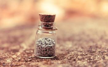 សេដ្ឋកិច្ច SUS304 ដែលមានល្បឿនលឿនពាងស្វ័យប្រវត្តិនិងដបម៉ាស៊ីនដាក់ផ្លាកផ្លាស្ទិចសំរាប់បិទស្អិត