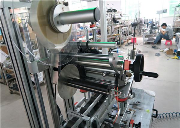 ម៉ាស៊ីនដាក់ស្លាកសញ្ញាលើផ្ទៃរាបស្មើស្វ័យប្រវត្តិកម្មជាមួយឧបករណ៍តំរឹមរឺឧបករណ៍ផ្លាកផ្លាកកំពូល