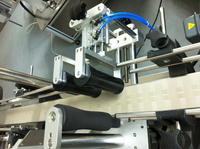 ម៉ាស៊ីនដាក់ផ្លាកបិទកញ្ចក់ដោយខ្លួនឯងដបម៉ាស៊ីនផ្លាកកញ្ចក់កញ្ចក់