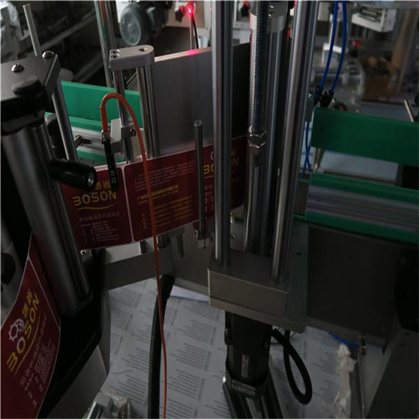 អ្នកដាក់ម៉ាស៊ីនដាក់ស្លាកដបទឹកក្រូចម្ខាងម៉ាស៊ីនម៉ាស៊ីនផ្លាកបិទភ្ជាប់ដោយខ្លួនឯង