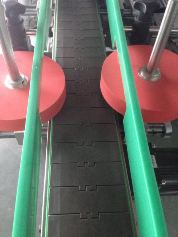 អ្នកដាក់ស្លាកស្វ័យប្រវត្តិសំរាប់ដបរាងមូល / រាងការ៉េ / ដបរង