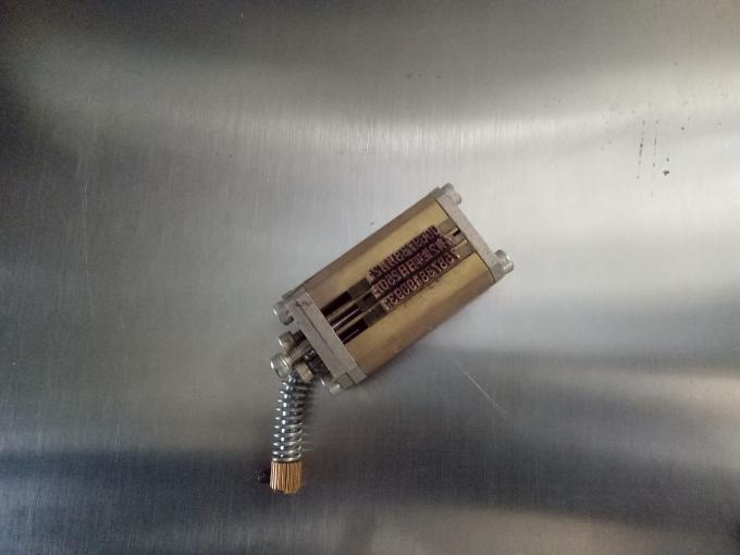 ម៉ាស៊ីនដាក់ស្លាកបិទផ្លាកបិទជិតបីរឺទ្វេដងជាមួយម៉ាស៊ីនកូដ