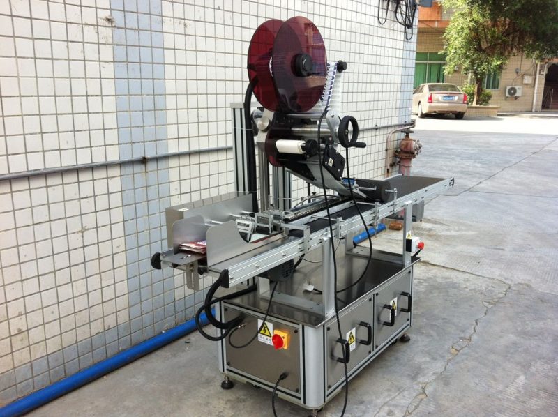 ម៉ាស៊ីនផ្លាកយីហោអេឡិចត្រូនិចកំពូលរបស់ប្រទេសចិនអ្នកផ្គត់ផ្គង់ម៉ាស៊ីនផ្លាកផ្លាស្ទិចដោយខ្លួនឯង