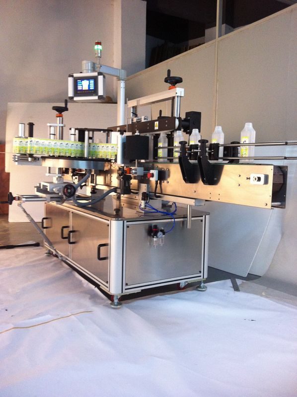 ប្រទេសចិនផឹកភេសជ្ជៈដាក់ស្លាកម៉ាស៊ីនដាក់ដបរាងការ៉េអ្នកផ្គត់ផ្គង់ស្លាកបិទជិតទ្វេ